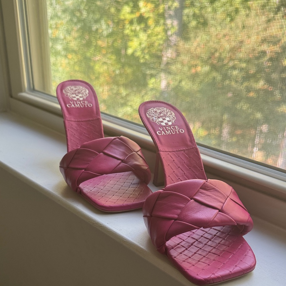 *Never Worn* Vince Camuto Fuchsia Heeled Sandals